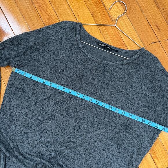 ATHLETA Women's Long Sleeve Gray Top with Thumb Holes Size L - Picture 11 of 13